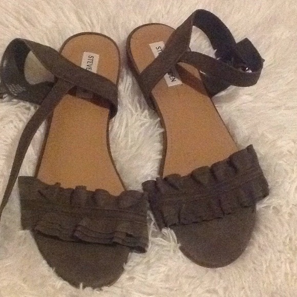 Classy Sandals - Picture 1 of 3